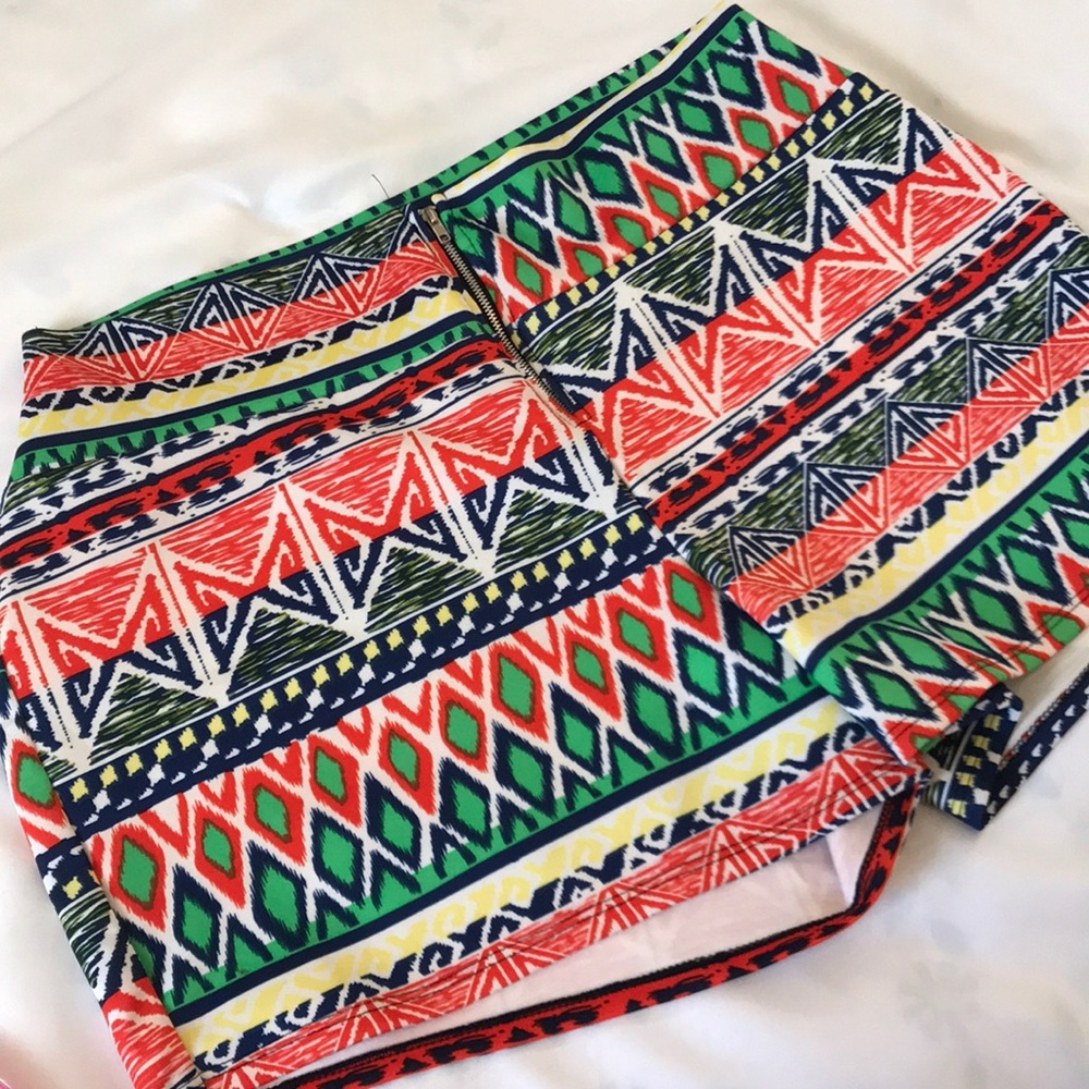 Tribal print shorts - Picture 1 of 2